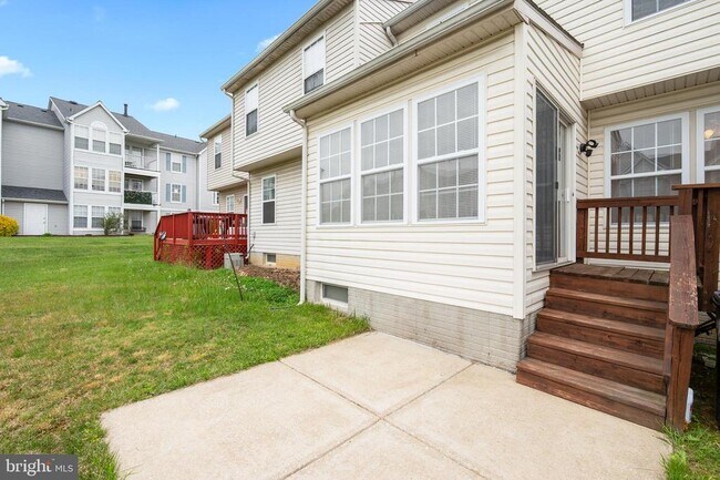 Building Photo - 14 Gemstone Ct