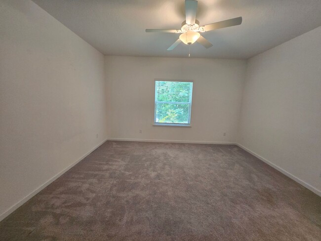 Building Photo - Beautiful 3-Bed, 2.5-Bath home in Tara Lane