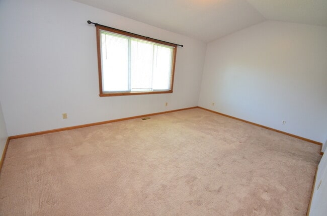 Building Photo - 1239 Wood Creek Bend