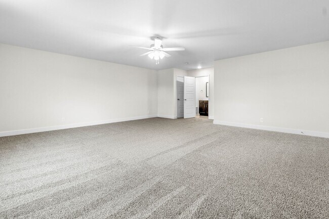 Building Photo - 3 Bedroom 3 Bath Home For Rent Near Post!