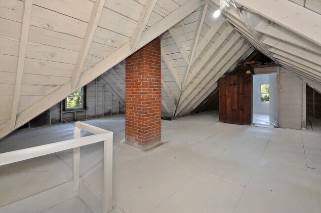 Building Photo - 8 W Acton Rd
