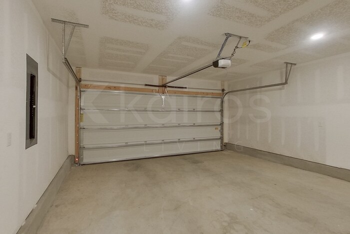 Building Photo - 305 Monarch Ln
