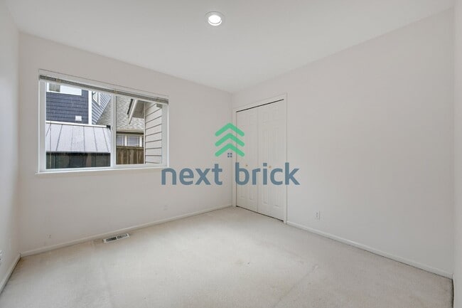 Building Photo - Lovely 4-bedroom + bonus room, 2.5-bath cul-de-sac home