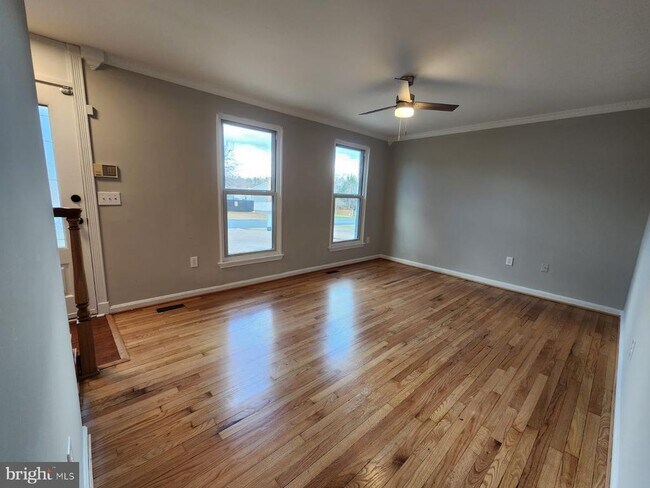 Building Photo - 5625 Reardon Ln