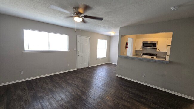 Building Photo - One bedroom one bath in Balcones Heights ready for move in!