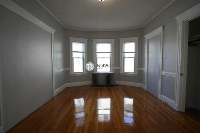 Building Photo - 129 Draper St