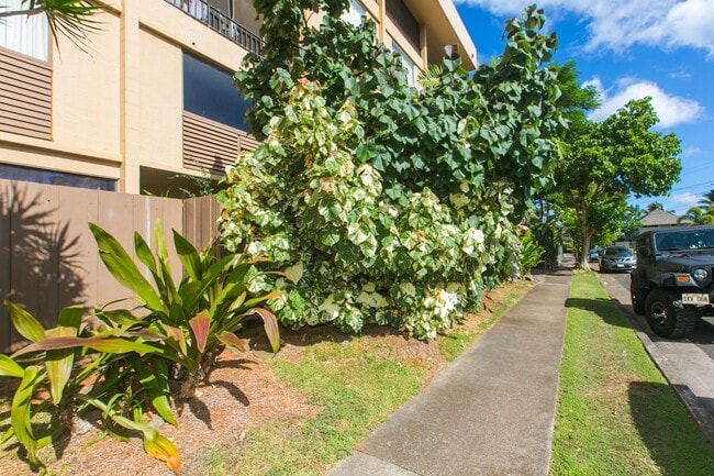 Building Photo - ONO Vista - Furnished / Eastside 1/1/1 pkg w/ courtyard