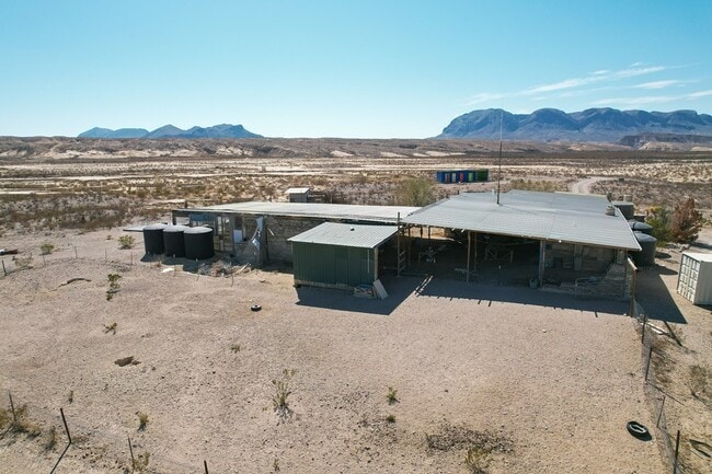 Building Photo - 400 N Smiling Dog Trail