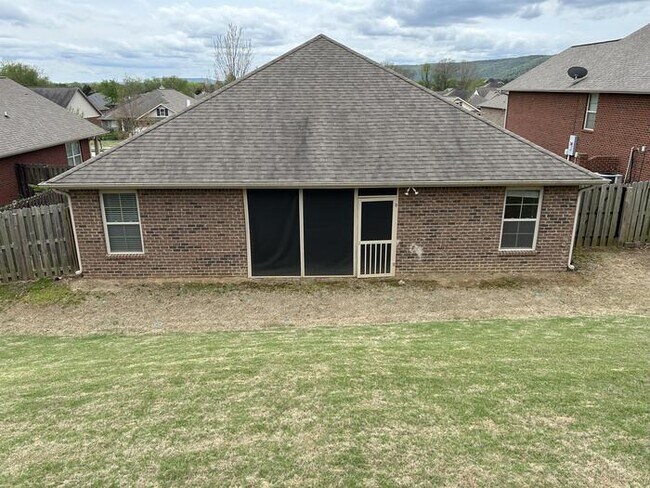 Building Photo - 3 Bed / 2 Bath Rental House in Hampton Cove