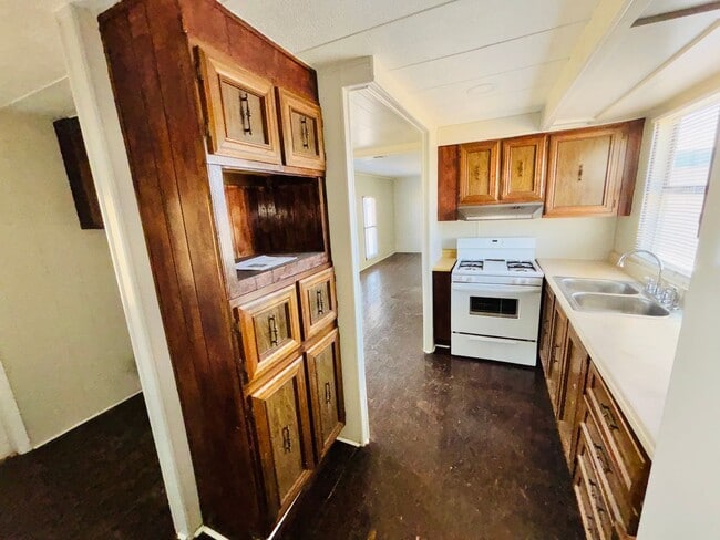 Building Photo - 7600 N Judy Ln