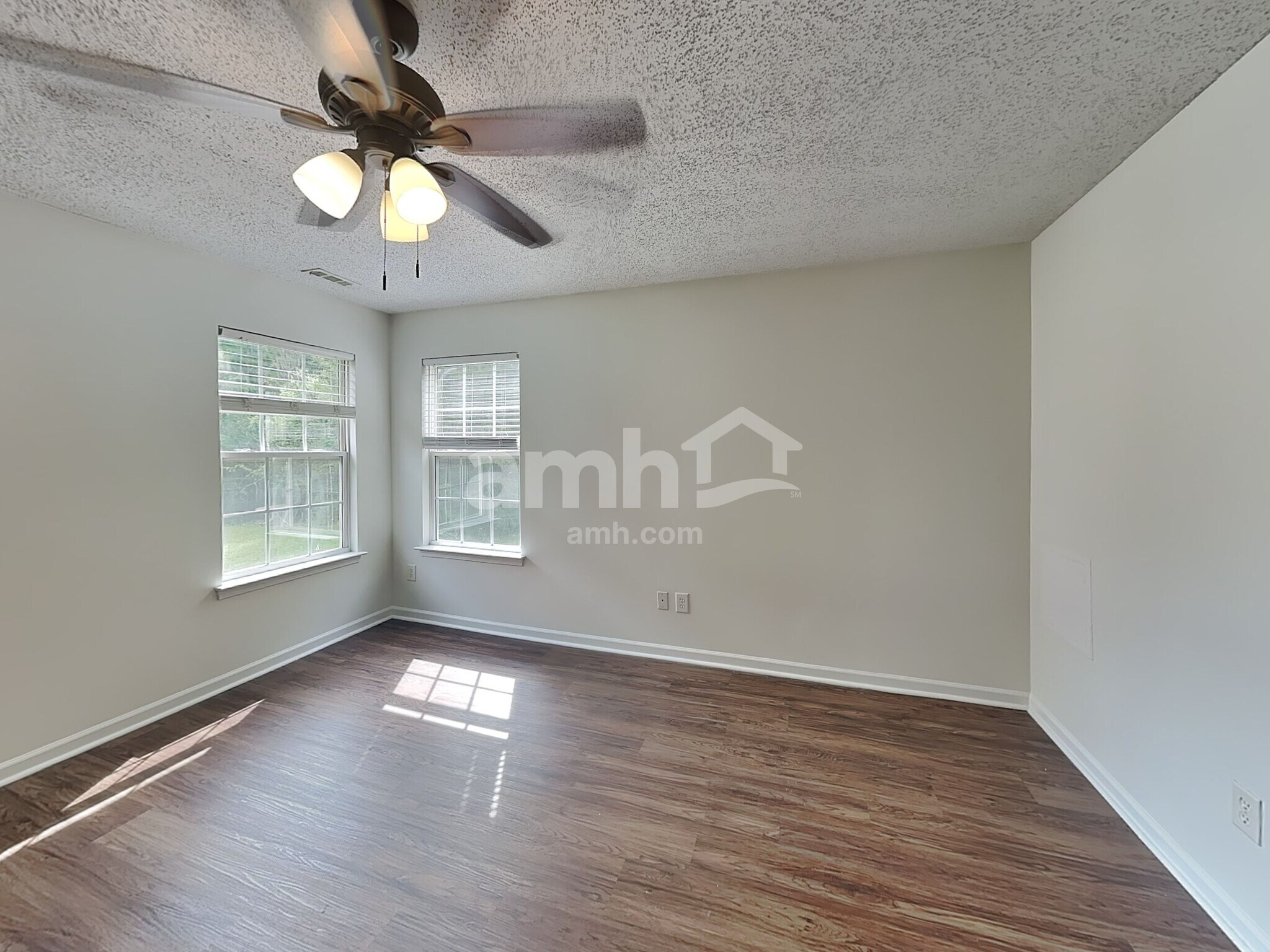 Building Photo - 15115 De Havilland Dr