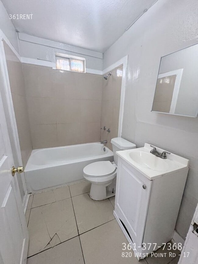 Building Photo - 820 W Point Rd