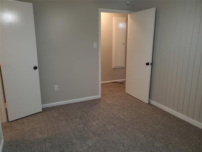 Building Photo - 1007 Reseda Dr