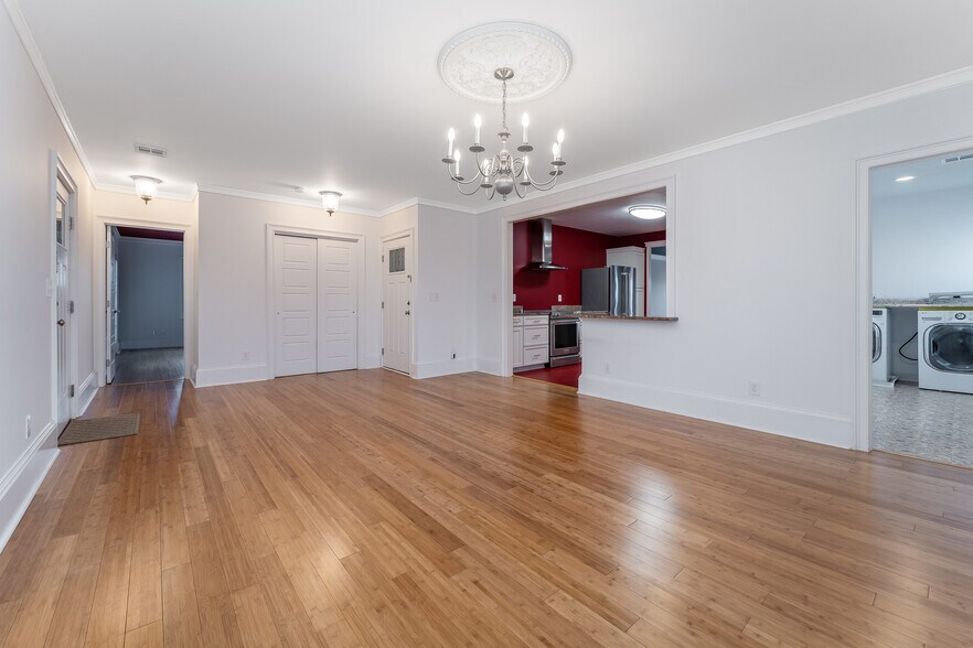 Building Photo - 16 Main St