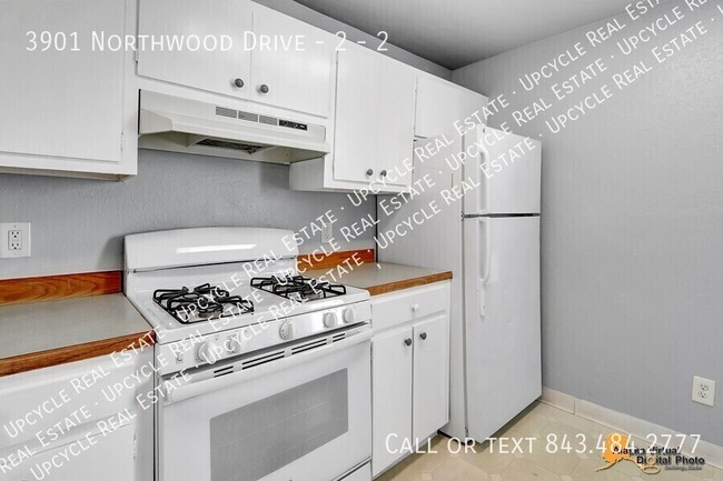 Building Photo - 3901 Northwood Dr