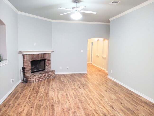 Building Photo - 4 Bed / 2 Bath House in secluded neighborhood with a park and walking trail