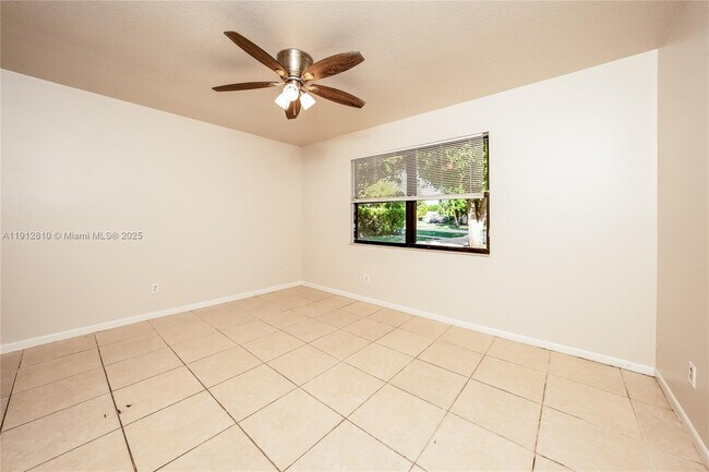 Building Photo - 586 Udell Ln