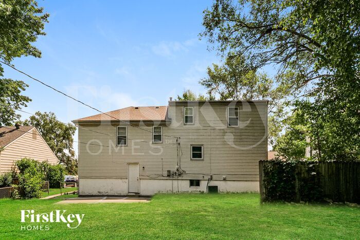 Building Photo - 13110 Donnelly Ave