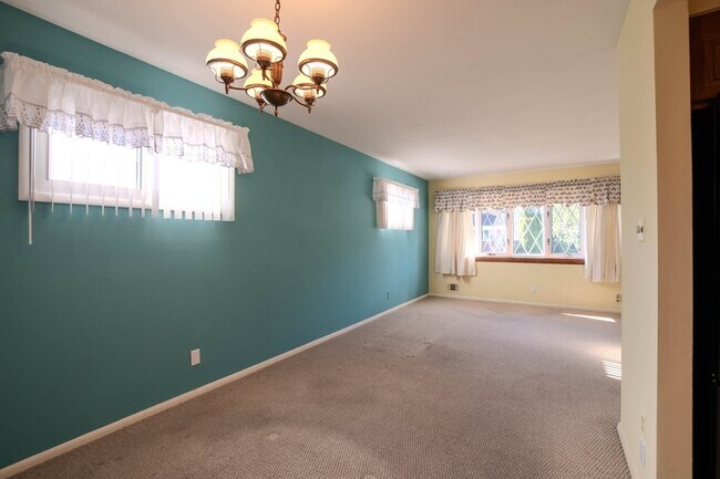 Building Photo - 6 Hammen Ave