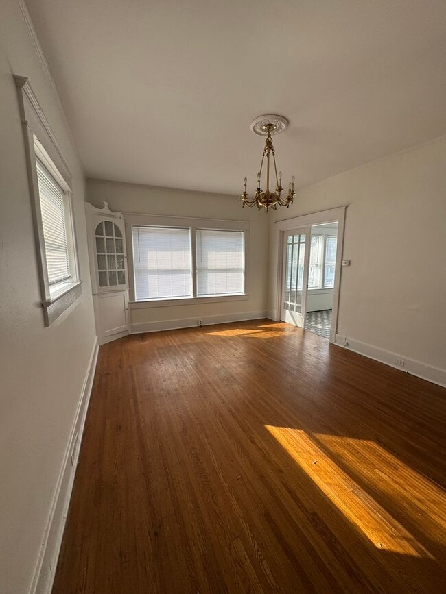 Building Photo - Wonderful 2 bed 2 bath in the heart of the...