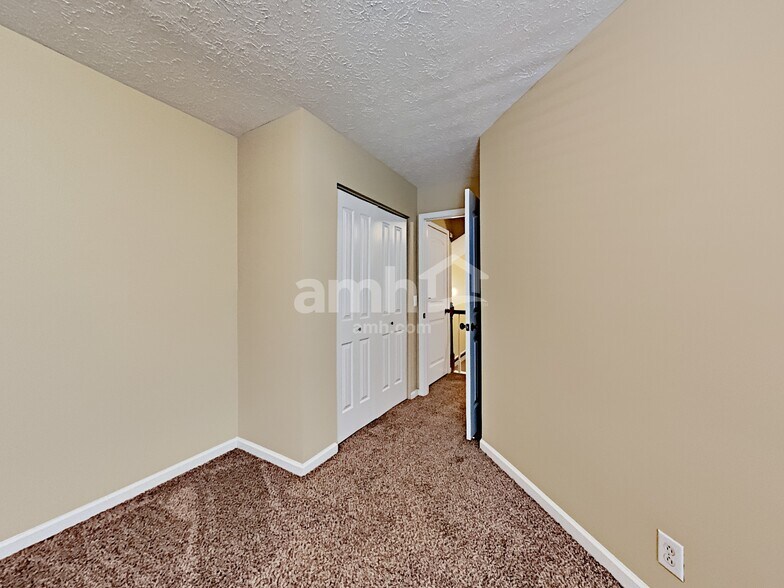 Building Photo - 4108 Meadow Green Dr