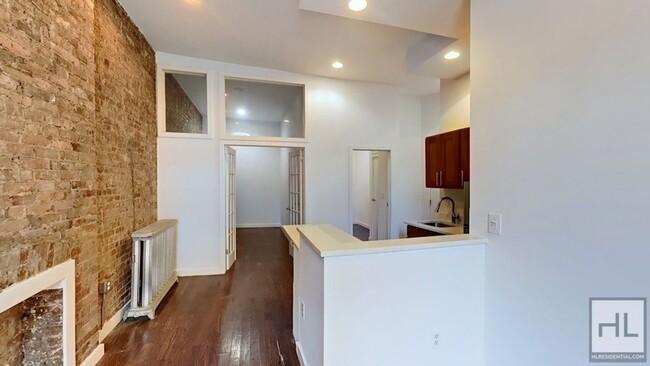 Building Photo - Spacious Bed-Stuy 3-Bed 1-Bath