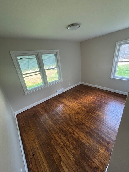 Building Photo - 9163 Loganberry Ln