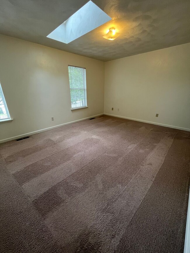 Building Photo - Rutherford 3 Bedroom 3 Bath with Den Town ...