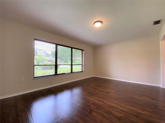 Building Photo - 214 Stevenage Dr