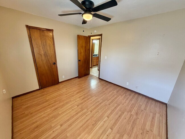 Building Photo - 1012 N Chowning Ave