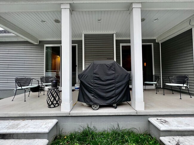 Building Photo - Beautiful Corner Lot, Single Family Home, in Sherwood Lakes.