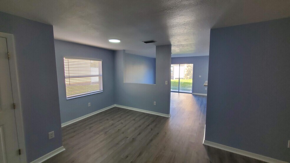 Building Photo - 8007 Sutton Terrace Ln