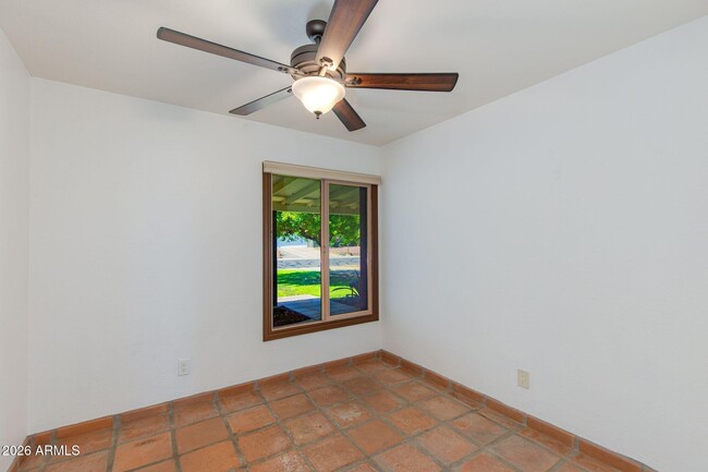 Building Photo - 2429 E Dahlia Dr