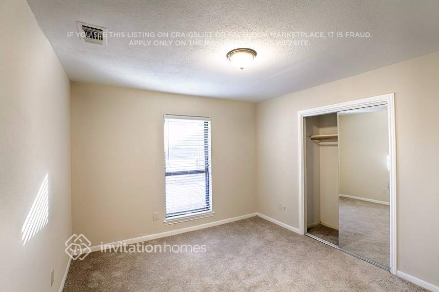 Building Photo - 1717 Brighton Dr