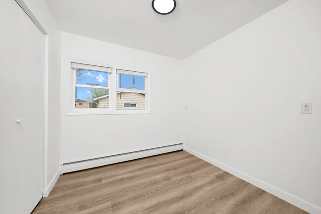 Building Photo - 8820 Robin Dr