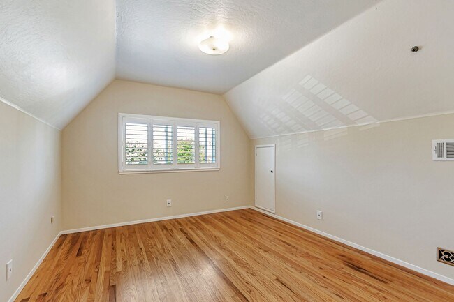 Building Photo - Elegant and Spacious 4Bedroom Sunnyvale Home