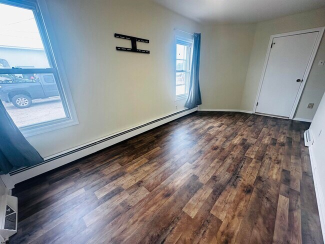 Building Photo - 3670 Oak Rd