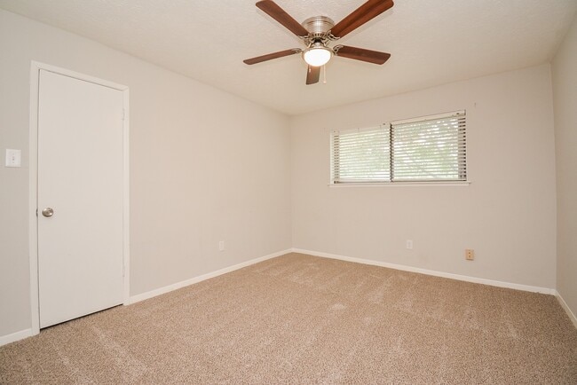 Building Photo - 21318 Park Valley Dr