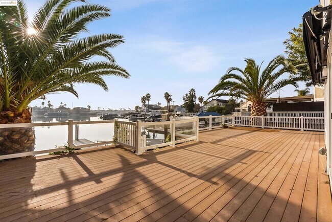 Building Photo - 4730 Spinnaker Way