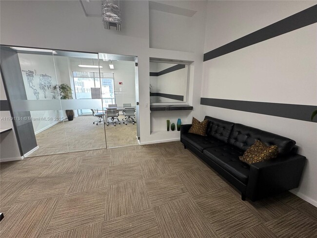 Building Photo - 1060 Brickell Ave