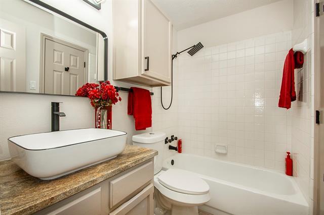 Building Photo - 1609 Brentwood Dr