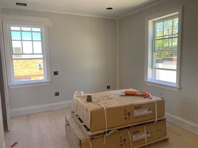 Building Photo - 144 2nd St