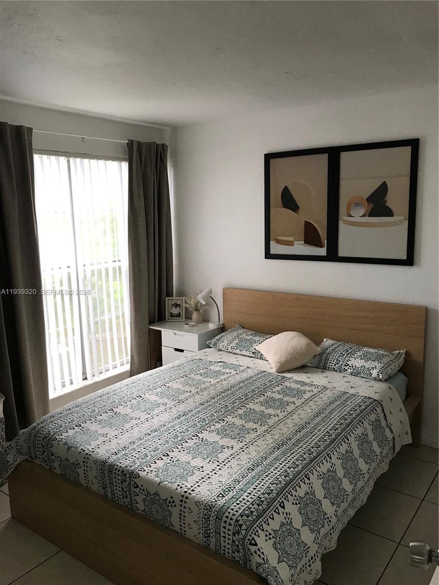 Building Photo - 10353 N Kendall Dr