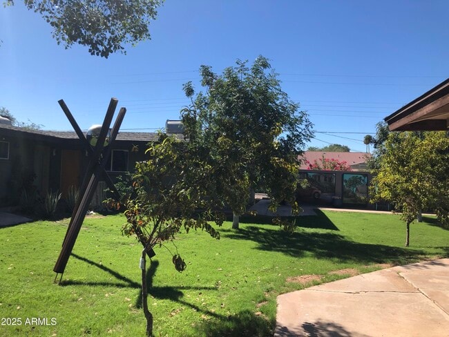 Building Photo - 2020 S Granada Dr