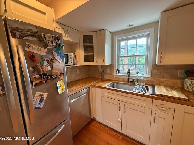 Building Photo - 66 Sea Drift Ave