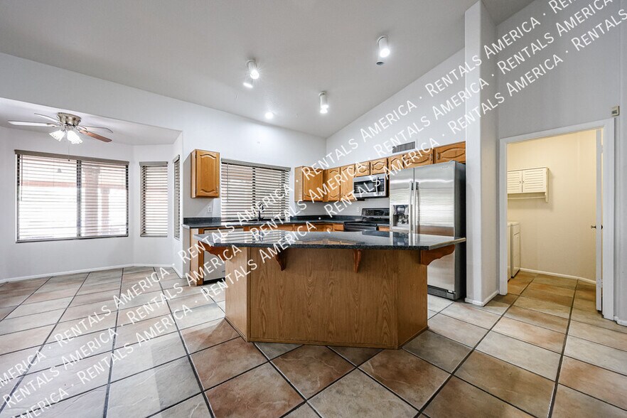 Building Photo - 1243 W Iris Dr
