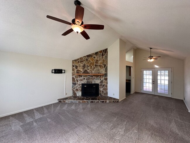 Building Photo - 3 Bed/2 Bath in Harlem, GA with Sunroom & ...