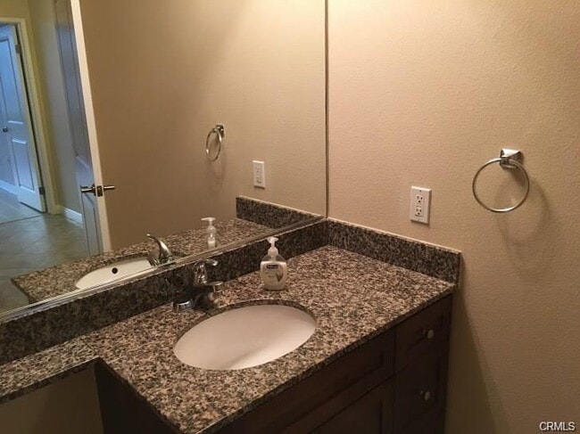 Granite countertops in bathroom - 1102 Scholarship