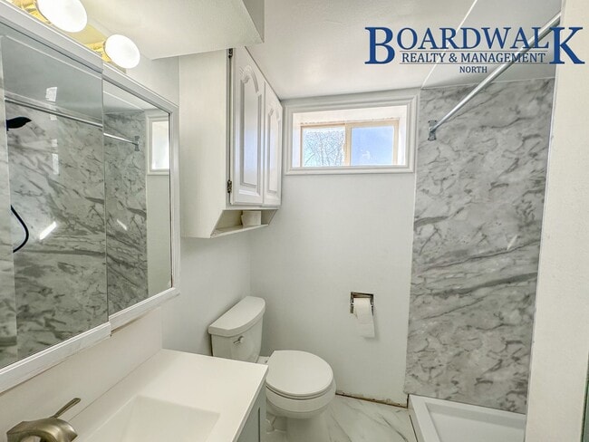 Building Photo - Amazing 4 Bed Rambler in Syracuse