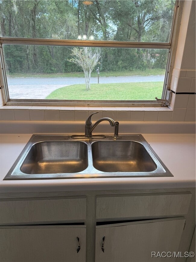 Building Photo - 6106 E Calico Ln